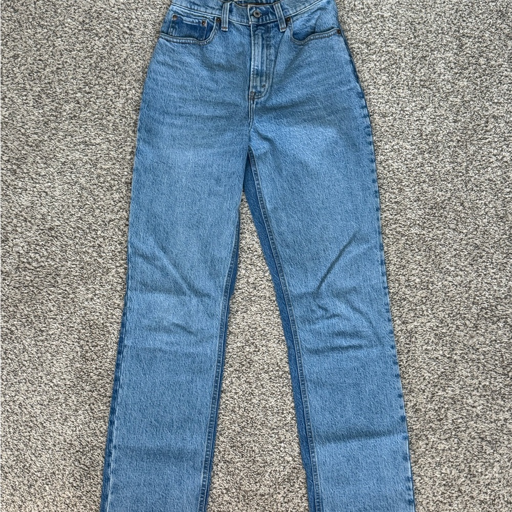 Abercrombie Curve Love Ultra High Rise 90s Straight Jean
